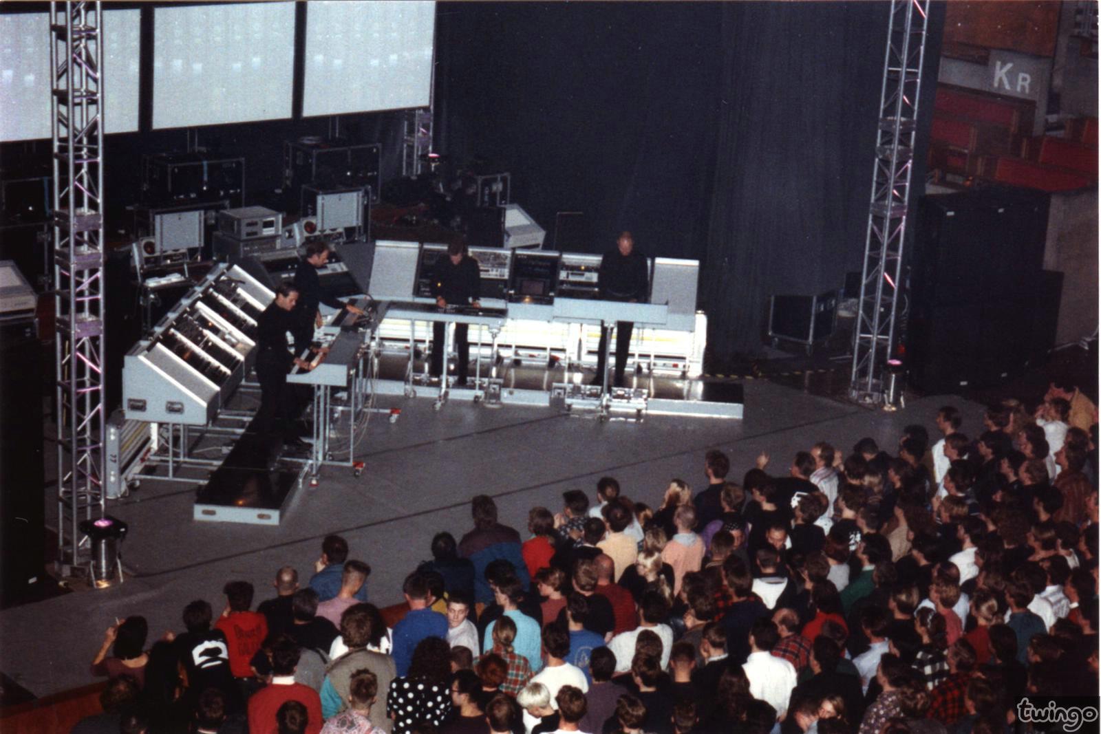 19911113-concert01.jpg