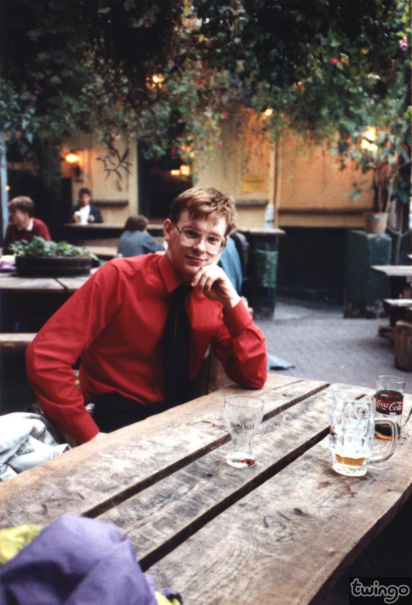 19930527-osnabrueck-paulwithtie.jpg